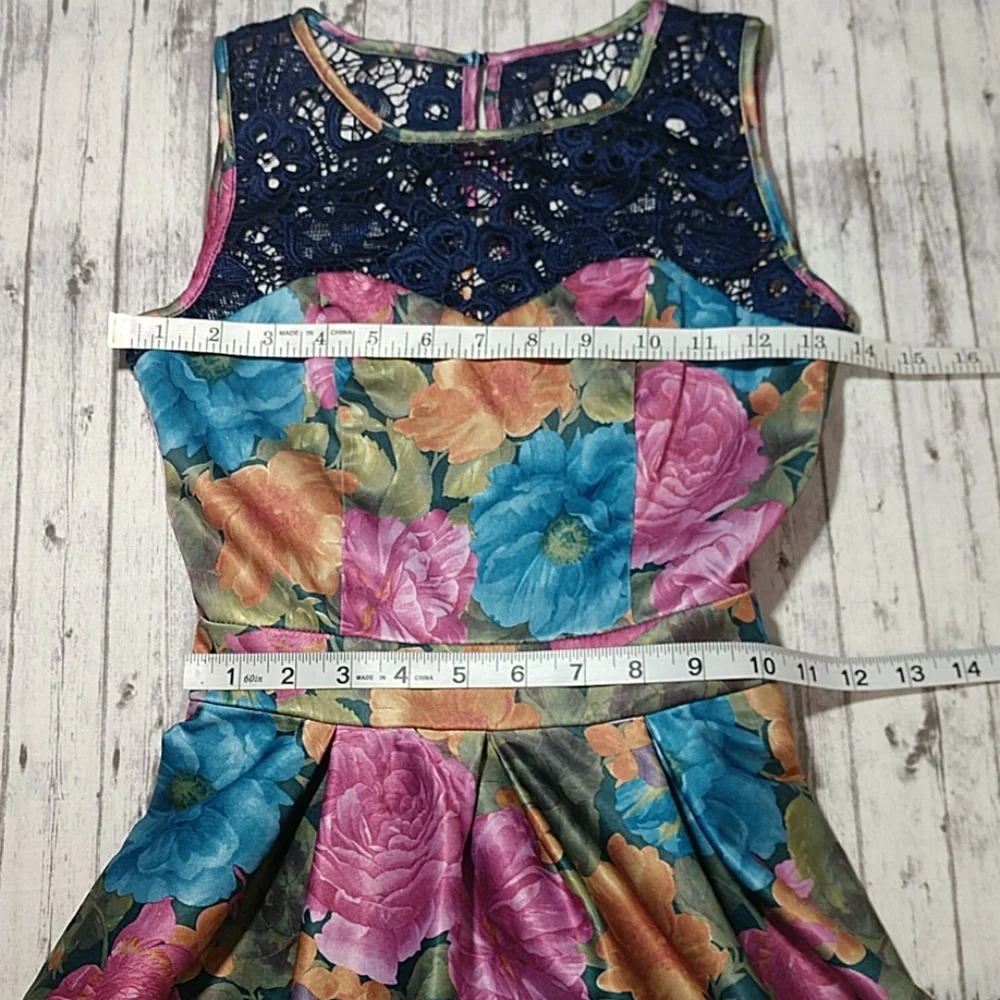 Tatyana Navy Floral Dress with Crocheted N… - Picture 4 of 11